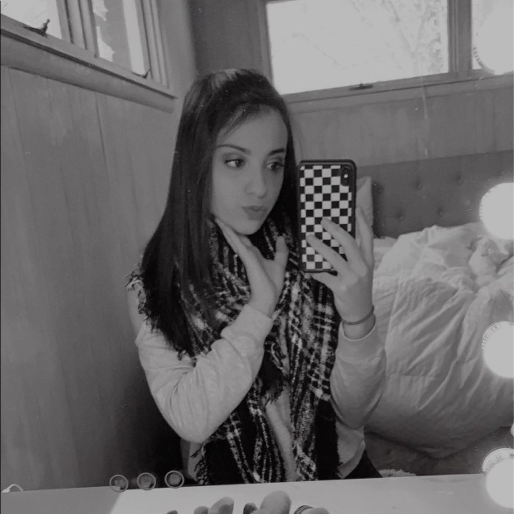 Meet your Posher, Olivia